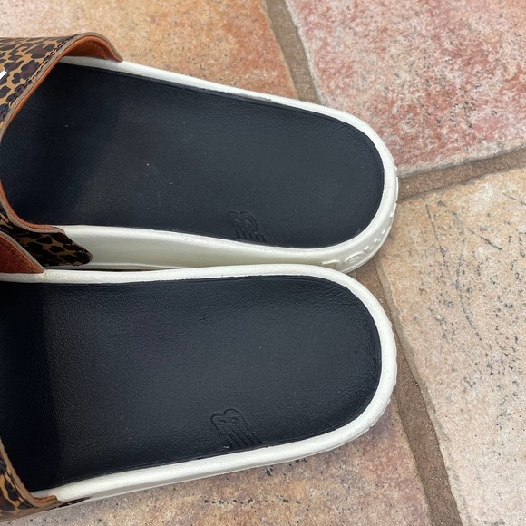 New Balance leopard print slides - Picture 3 of 5